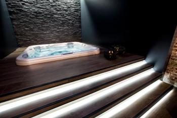 chambre avec jacuzzi sauna privatif Main image